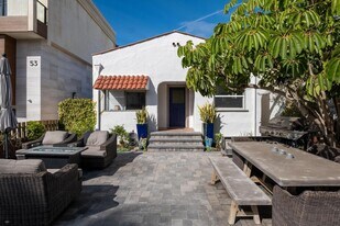 63 9th Ct in Hermosa Beach, CA - Building Photo