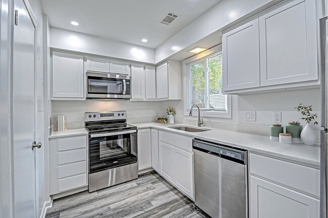 Woodside Village Apartments in Valparaiso, IN - Building Photo - Interior Photo