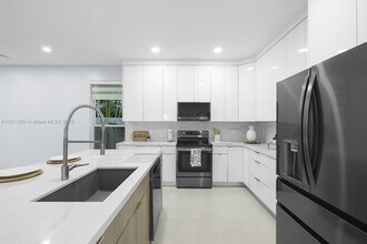 16296 SW 26th St in Miramar, FL - Foto de edificio - Building Photo