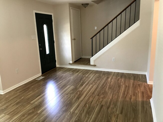 816 Sycamore Ct in Herndon, VA - Building Photo - Building Photo