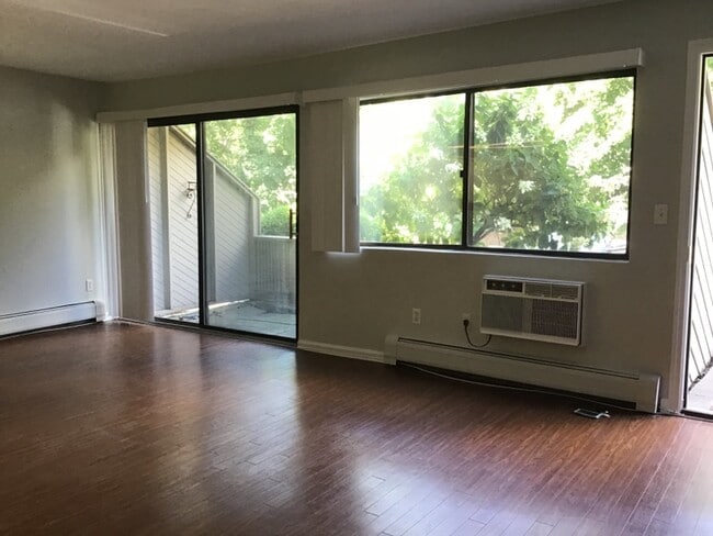 property at 1465 E Putnam Ave