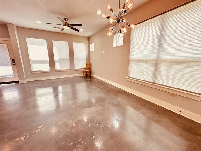 2921 Stock Dr in Austin, TX - Building Photo - Building Photo
