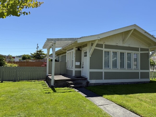 property at 1015 23rd St
