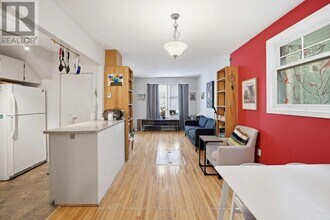 556 Melbourne Ave in Ottawa, ON - Building Photo - Building Photo