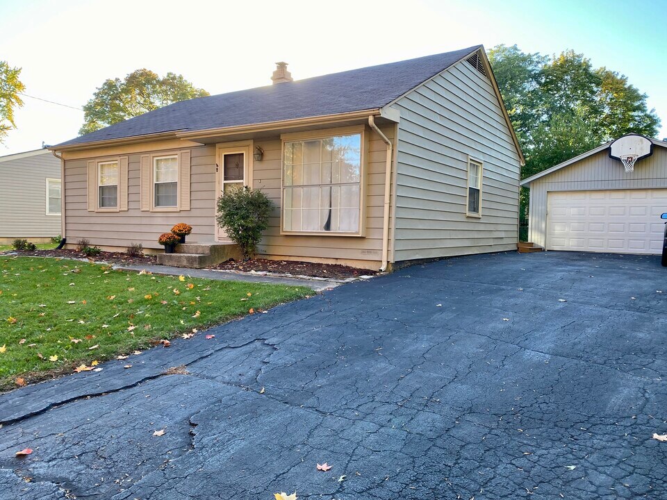 48 Briar Ln in Geneva, IL - Building Photo