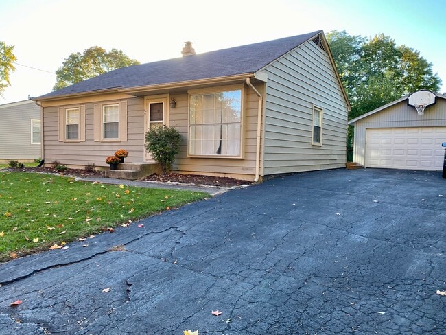 48 Briar Ln