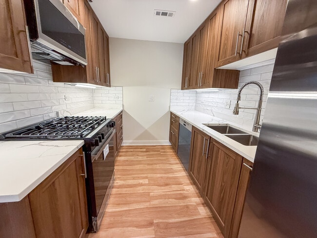 6415 W Irving Park Rd in Chicago, IL - Building Photo - Building Photo