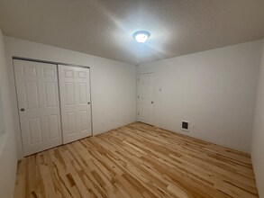 1565 N Summit Rd in Mccleary, WA - Foto de edificio - Building Photo