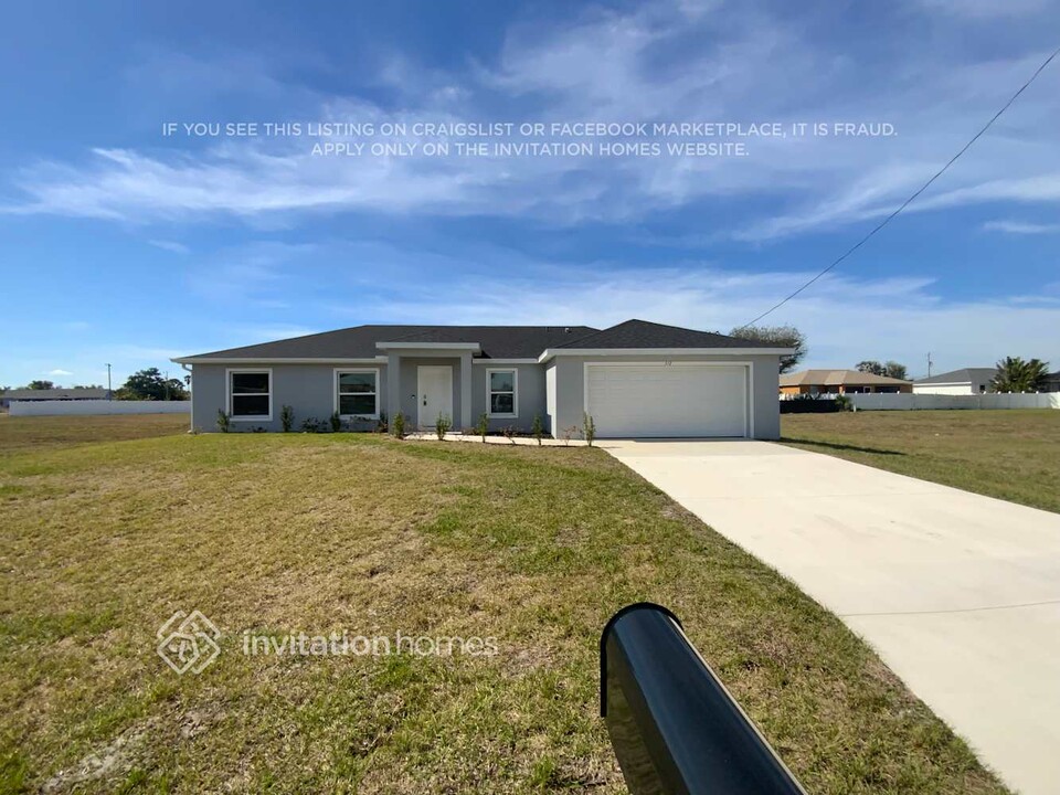 512 NE 6th Pl in Cape Coral, FL - Building Photo