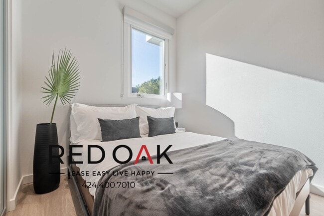 8820 Belford Ave in Los Angeles, CA - Building Photo - Building Photo