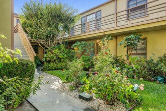 1523 Laurel St in South Pasadena, CA - Foto de edificio - Building Photo