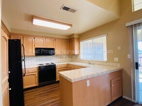 8153 N Cedar Ave in Fresno, CA - Building Photo - Building Photo