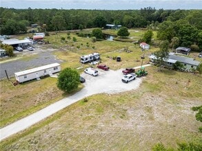 17861 Palm Creek Dr in North Fort Myers, FL - Building Photo - Building Photo