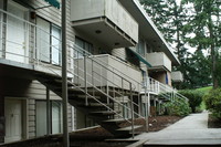 Beverly Hills Apartments in Everett, WA - Building Photo - Building Photo