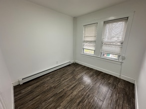 225 Burgess Pl in Passaic, NJ - Foto de edificio - Building Photo