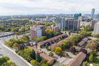 Wishing Well Manor in Toronto, ON - Building Photo - Building Photo