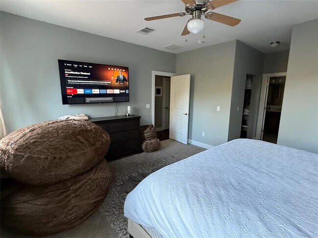 property at 410 Summit Ridge Dr N