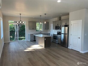 2747 Callahan Dr in Bremerton, WA - Building Photo - Building Photo