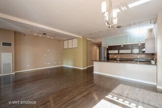 6 N Michigan Ave in Chicago, IL - Building Photo - Building Photo