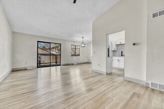 12028 E Harvard Ave in Aurora, CO - Building Photo - Building Photo