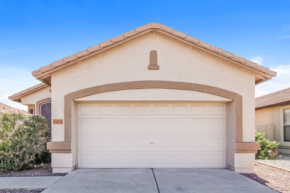 6601 W Lawrence Ln in Glendale, AZ - Building Photo