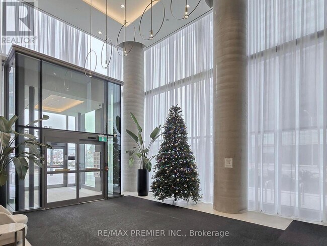 7890 Jane St in Vaughan, ON - Building Photo - Building Photo