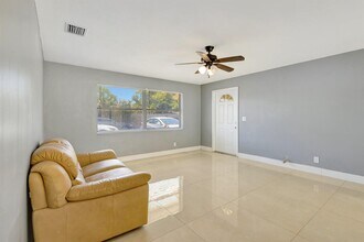 212 Palmetto Dr in West Palm Beach, FL - Building Photo - Building Photo