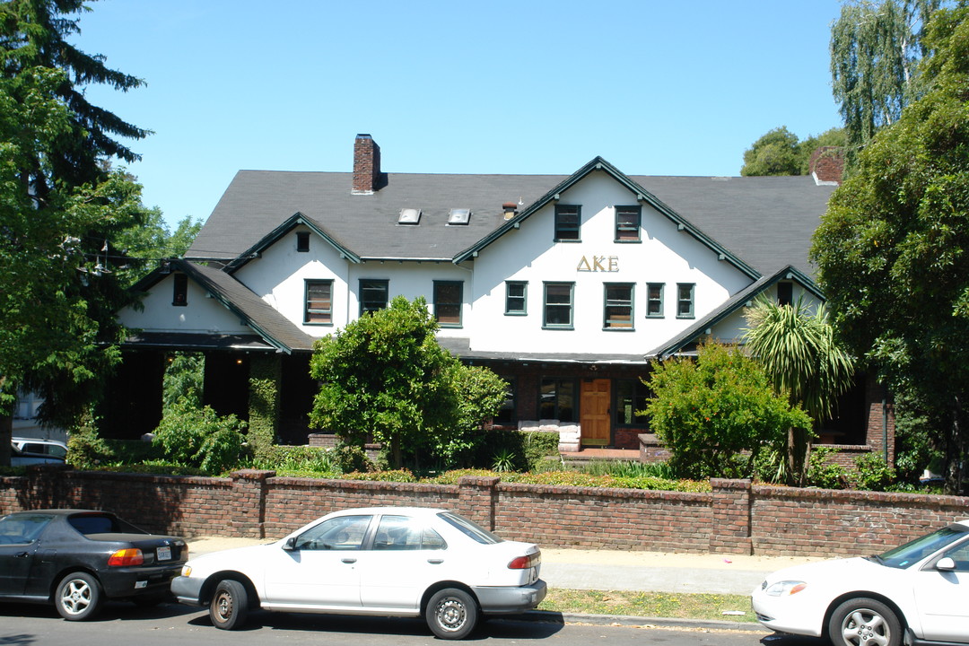 2302 Piedmont Ave in Berkeley, CA - Building Photo