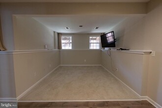 163 Shirley Square SE in Leesburg, VA - Building Photo - Building Photo