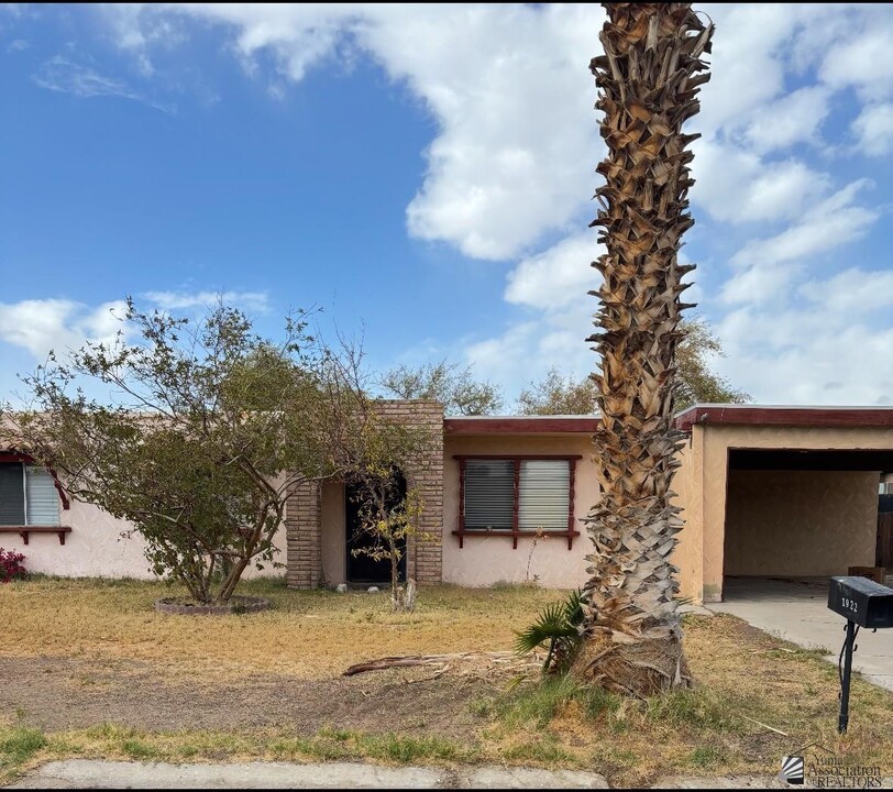 1922 W 19th Pl in Yuma, AZ - Foto de edificio