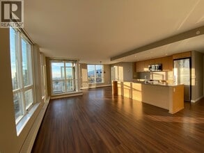 135 17th Street E in North Vancouver, BC - Building Photo - Building Photo