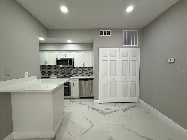 9258 Lake Chase Island Way in Westchase, FL - Building Photo - Building Photo