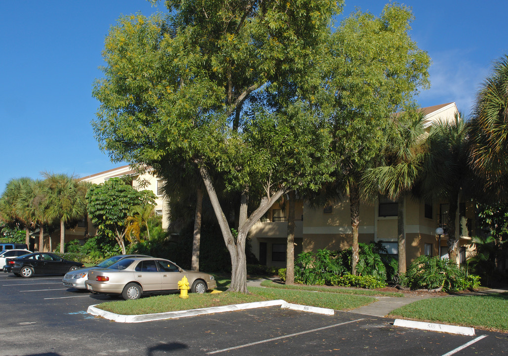 Summerbreeze Condominium in Sunrise, FL - Building Photo