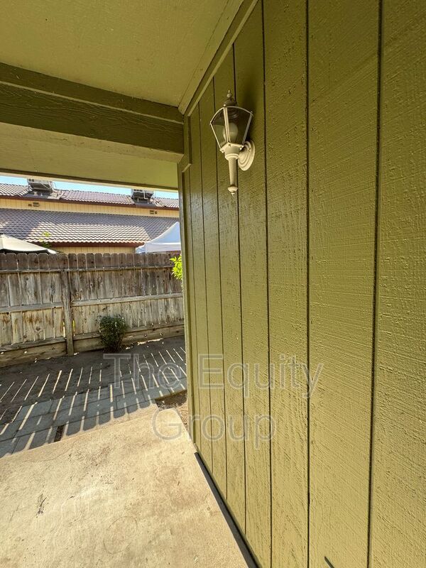 736 S Linwood St in Visalia, CA - Building Photo - Building Photo