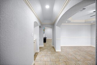 5303 Heatherbrook Dr in Houston, TX - Building Photo - Building Photo