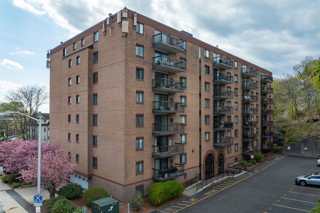 Fellsway West Condominium in Medford, MA - Foto de edificio