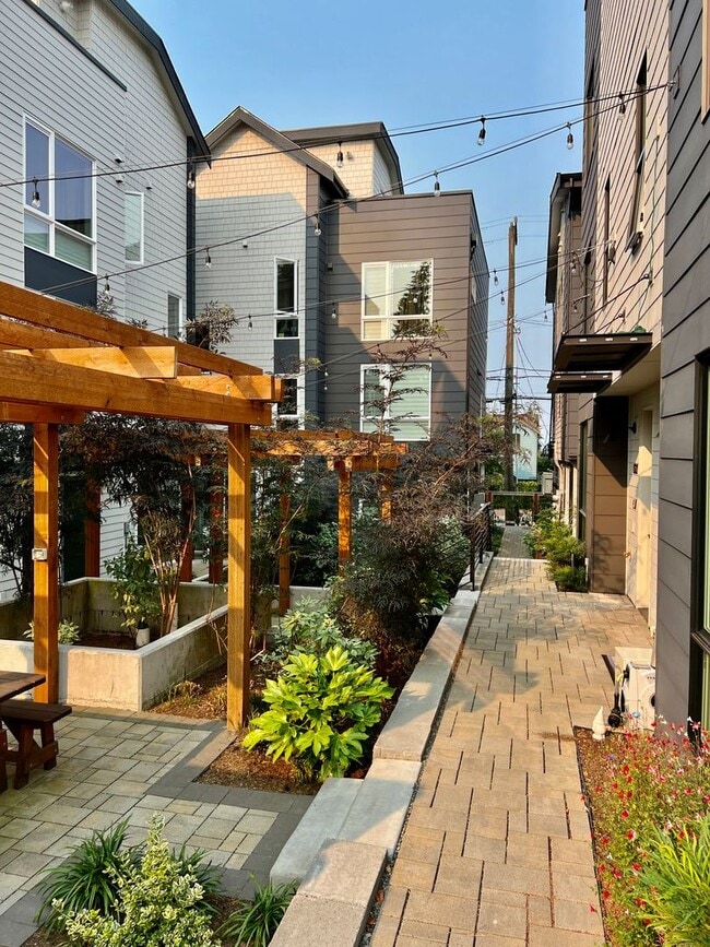 property at 10706 Greenwood Ave N