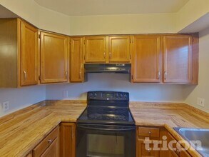 4219 Charleston Dr in Colorado Springs, CO - Foto de edificio - Building Photo