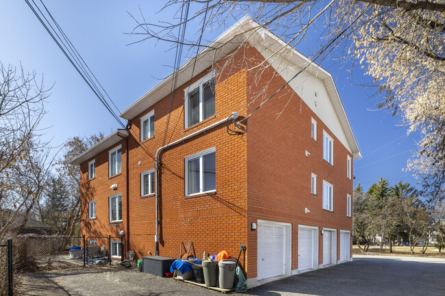 37 Sainte-Hélène St in Gatineau, QC - Building Photo - Building Photo