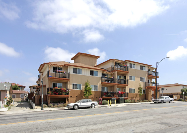 La Gloria Senior Apartments in Salinas, CA - Building Photo - Building Photo