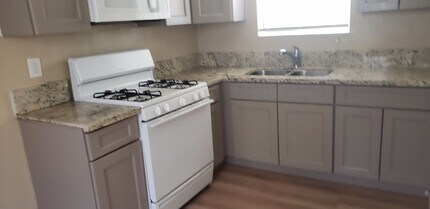 1616 El Ralfo Dr in Bakersfield, CA - Building Photo - Building Photo
