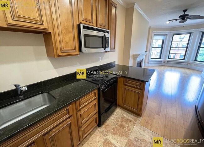 250 Newbury St, Unit 1R in Boston, MA - Building Photo - Building Photo