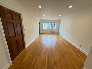 600 N Sweetzer Ave, Unit 7 in Los Angeles, CA - Foto de edificio - Building Photo
