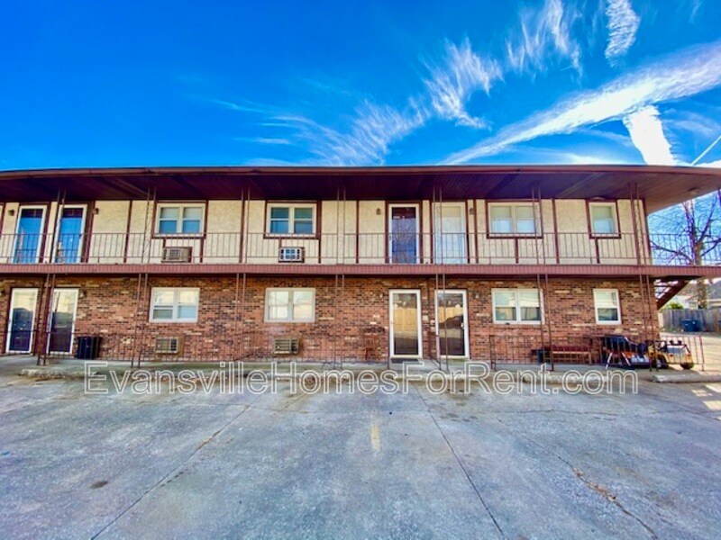 1012 Mary St in Evansville, IN - Building Photo