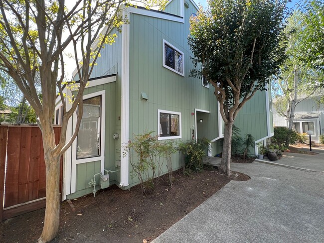 202 Montebello Ave in Mountain View, CA - Building Photo - Building Photo