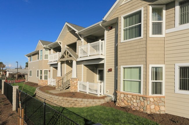 Gateway Village in Farmersville, CA - Building Photo - Building Photo