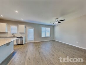 376 Olde Pl in Zebulon, NC - Foto de edificio - Building Photo