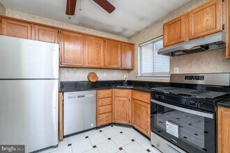 317 Silvia St in Ewing Township, NJ - Building Photo - Building Photo