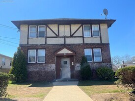 43 California Ave in Hempstead, NY - Building Photo