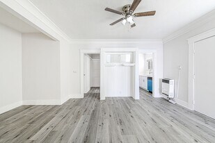 736 Olive Ave in Long Beach, CA - Building Photo